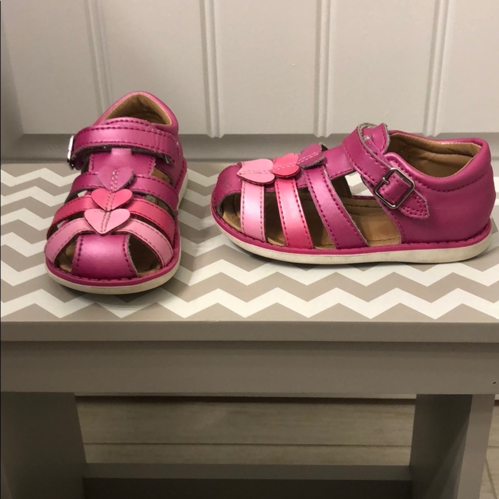 Toddler sandals.